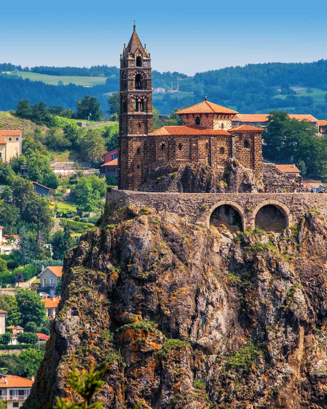 rocher-aiguilhe-depart-saint-regis Le rocher Saint-Michel d'Aiguilhe et sa chapelle.