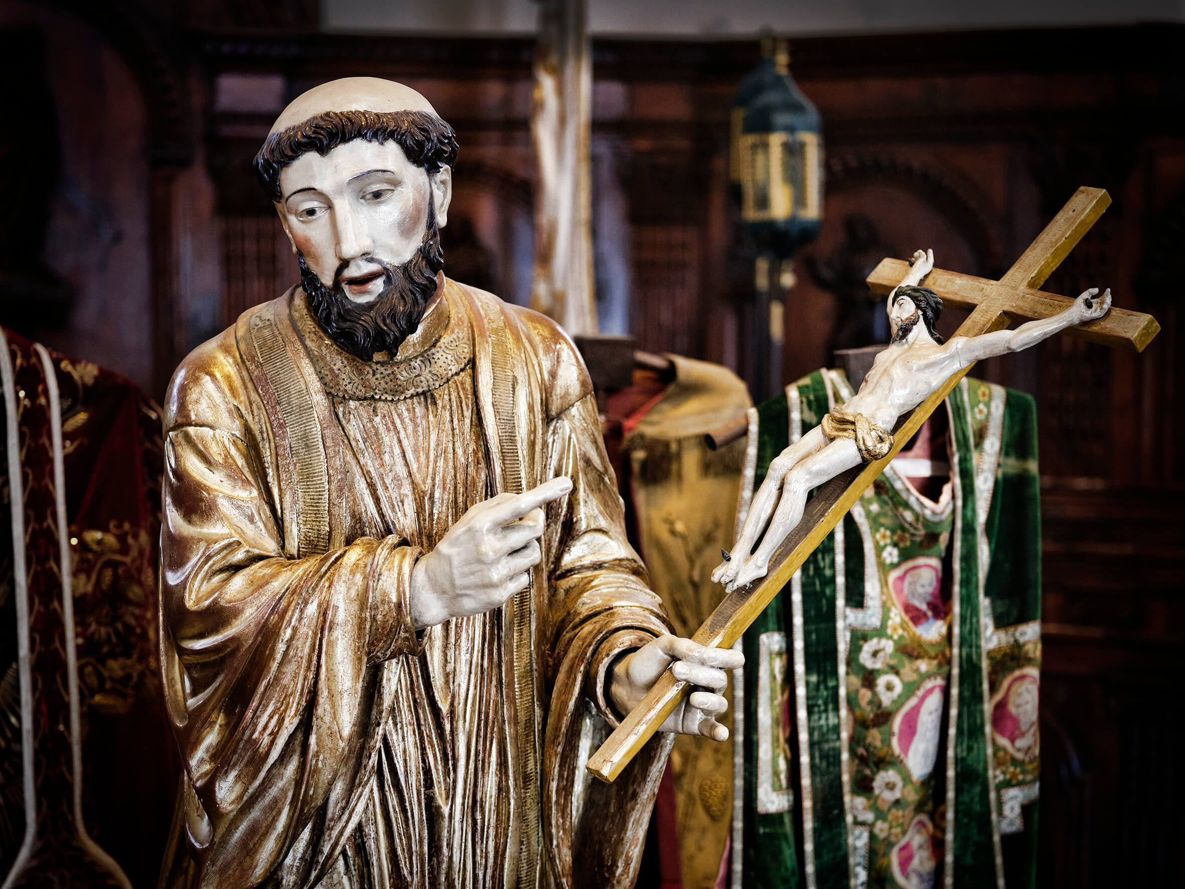 Statue de Saint Régis à la chapelle des Pénitents de Tence