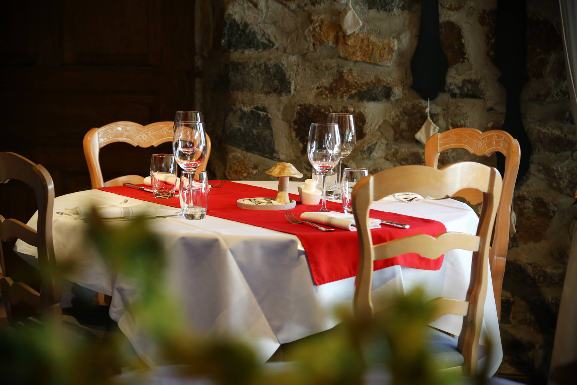Le-pre-bossu-Moudeyres-table-diner©L.Barruel-OT-Mezenc-Loire-Meygal Une table prête pour le dîner au Pré Bossu de Moudeyres.